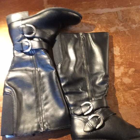 Heeled black zip-up boots, size 9, lightly worn - Picture 2 of 4